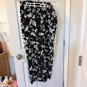 Simply Vera Vera Wang Black and White Flora wide leg pants